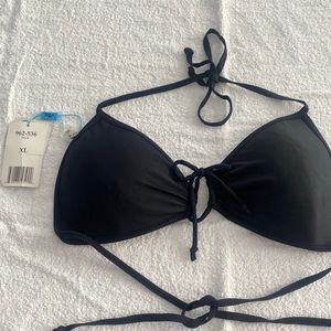 Black molded cup He top with ring tie in the middle in the front